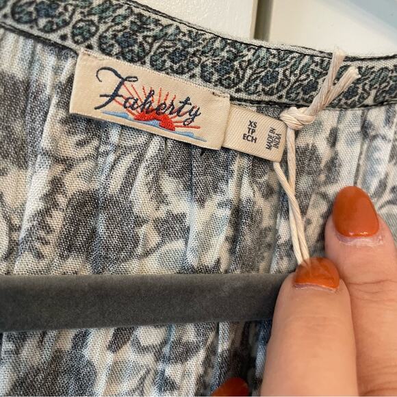 Faherty Montana Dress in Navy - Picture 5 of 7